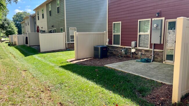 Building Photo - 331 Park Meadows Dr