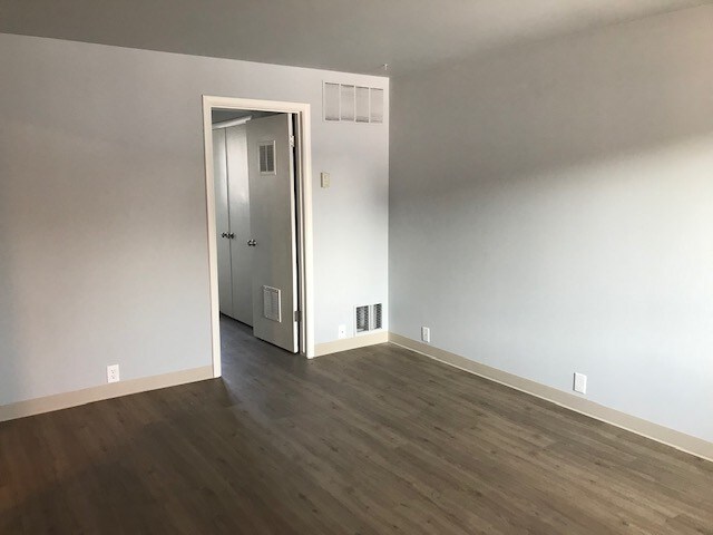 Building Photo - Trudy Lynn Apartments