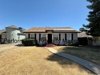 Building Photo - Cute 3 Bed/1 Bath N Bakersfield Home w/ Solar, RBP & $0 Deposit Option