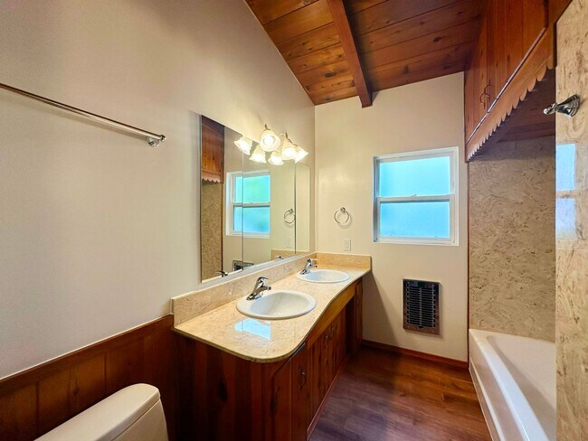 Building Photo - 4421 Orchard Ave