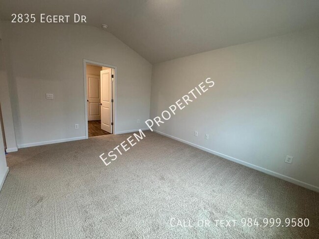 Building Photo - 2835 Egert Dr