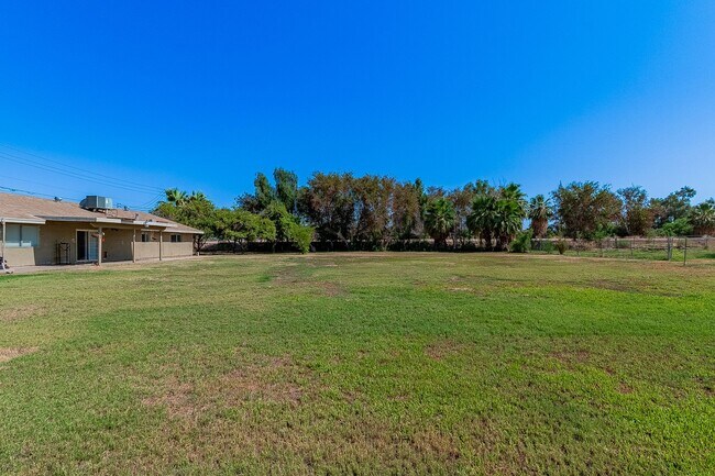 Building Photo - Acreage Property for Rent!!