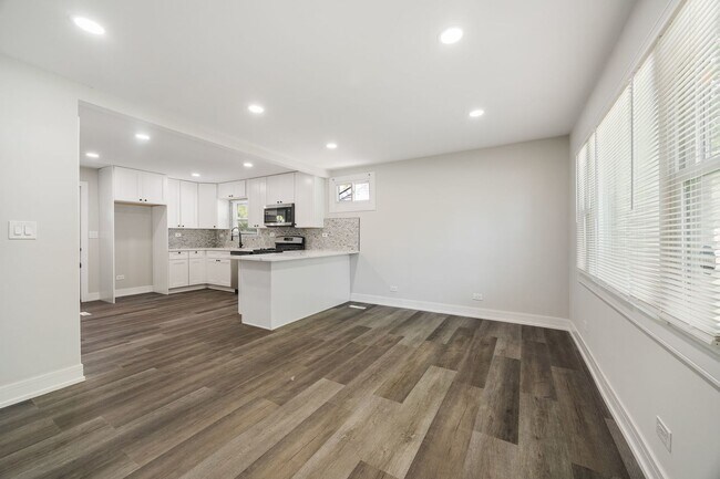 Building Photo - 16752 Artesian Ave