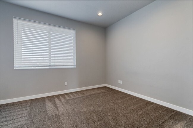 Building Photo - Spacious 4 Bed, 3 Bath Pet-Friendly Home with Central Air & Modern Features! - Available NOW!