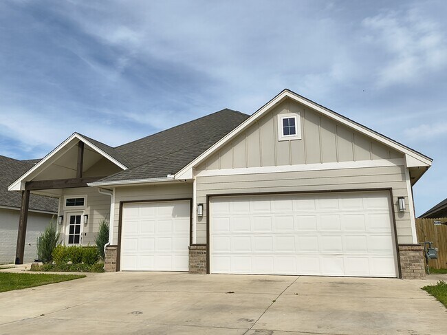 Building Photo - 2832 Wild Rose Ln
