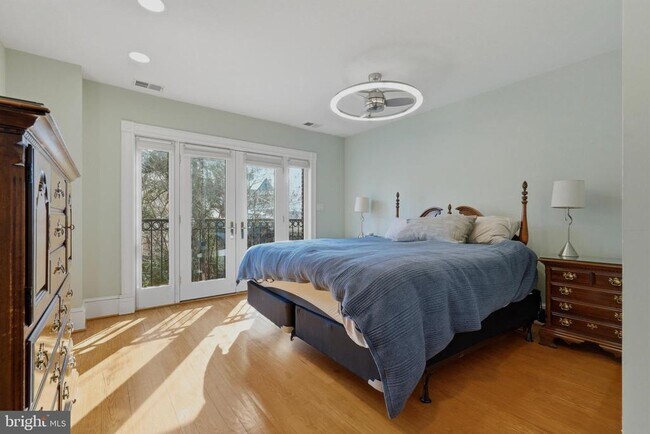 Building Photo - 1002 N St NW