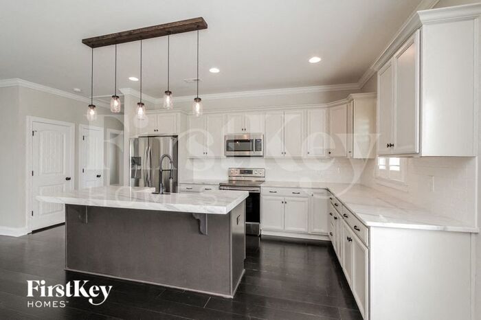 Building Photo - 172 Greythorn Dr