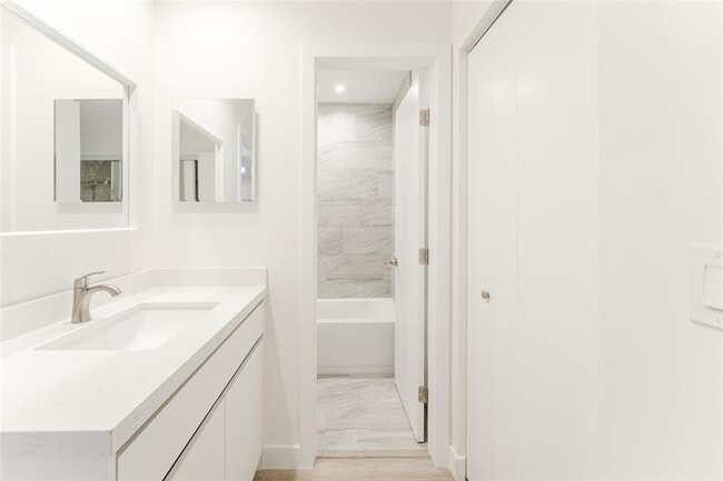 Building Photo - 400 Waterway Dr S
