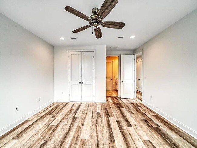 Building Photo - 22 Roundwood Dr