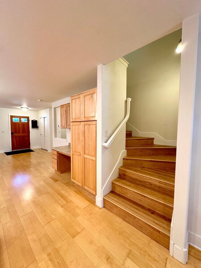 Building Photo - 1889 NW Monterey Pines Dr