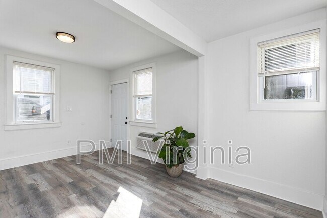 Building Photo - 1619 E Ocean View Ave