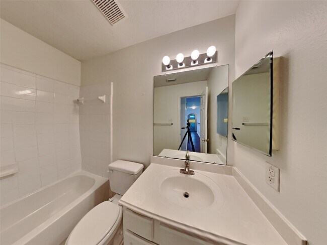 Building Photo - 4428 Blossomwood Dr