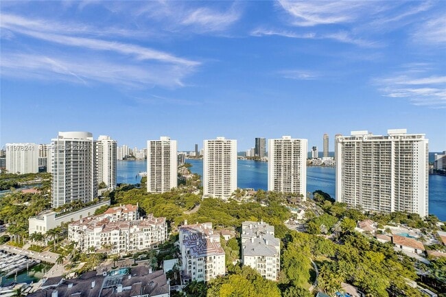 Building Photo - 2000 Island Blvd