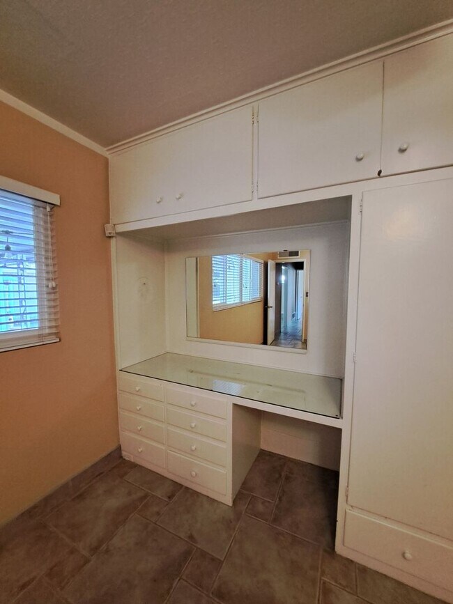 Building Photo - Beautiful Single Level Home on a Half Acre...