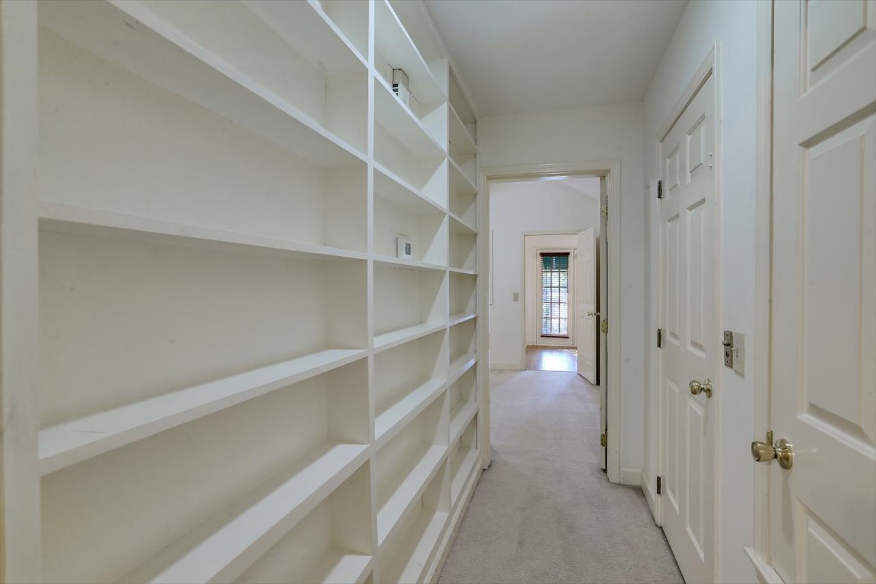 Building Photo - 1330 Roxbury Ct