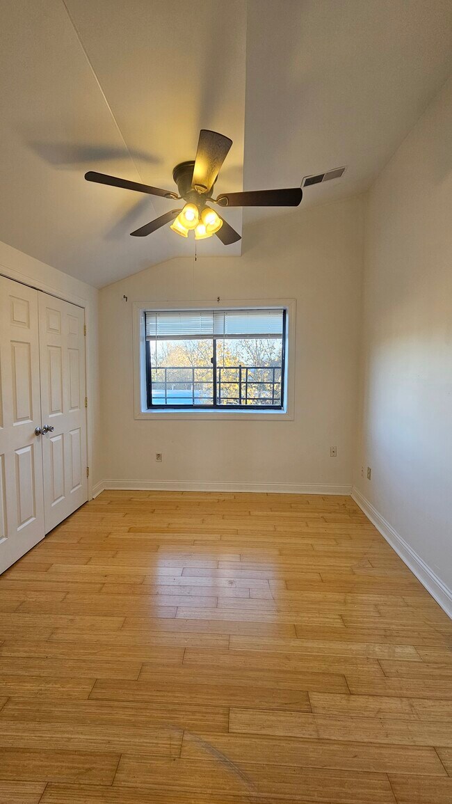 Building Photo - 635 Kress Aly