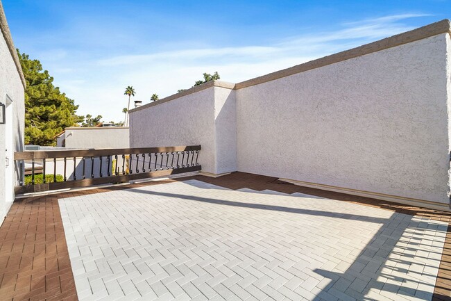 Building Photo - Luxury Living in the Heart of McCormick Ranch!