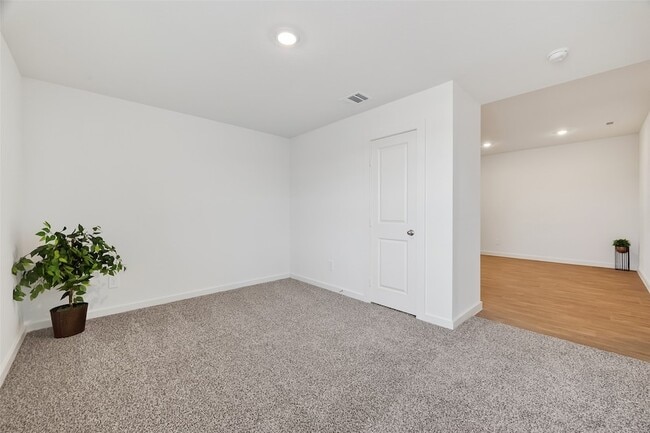 Building Photo - 5927 Orchid Crst Ln