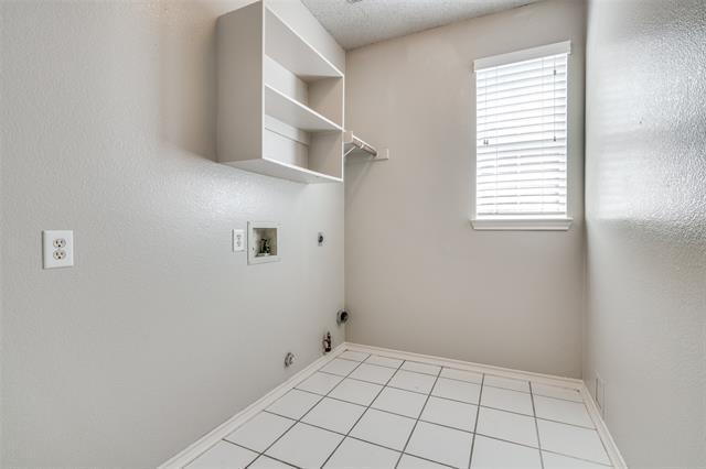 Building Photo - 1520 Eaglepoint Dr