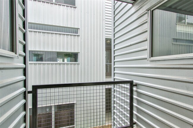 Building Photo - 319 Sydnor St