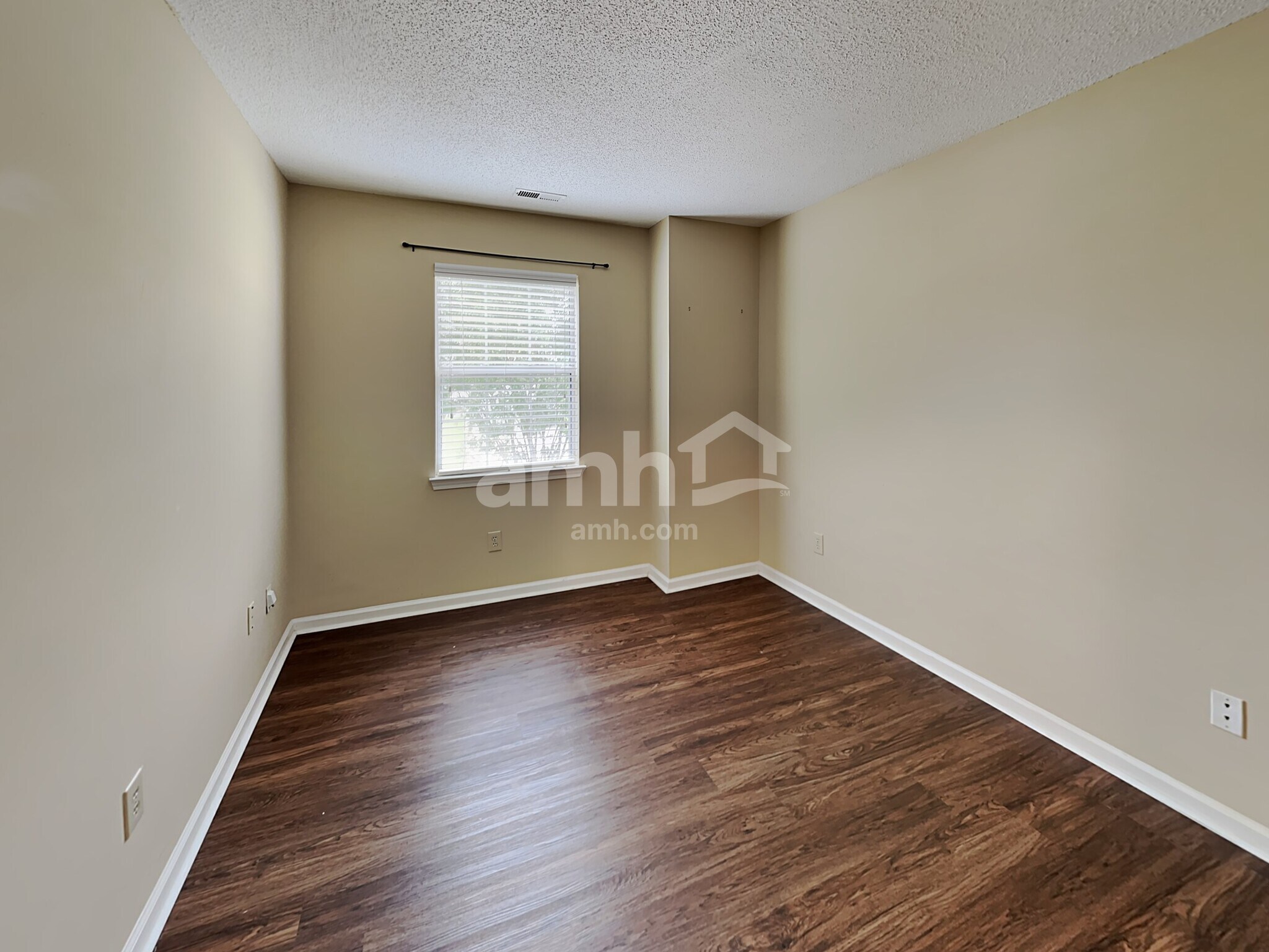 Building Photo - 1516 Gordon Walters Dr