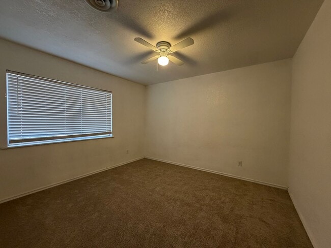 Building Photo - 3 Bedroom 2 Bathroom House on Corner Lot with 2 Car Garage Locate din Irwin Estates
