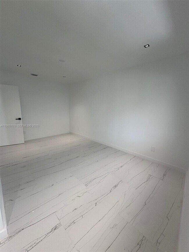 Building Photo - 1155 102nd St