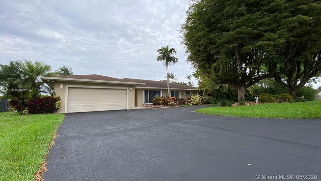 Building Photo - 13111 S Calusa Club Dr