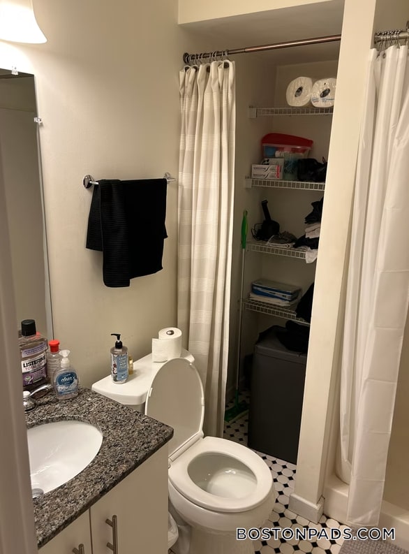 Building Photo - 461 Park Dr