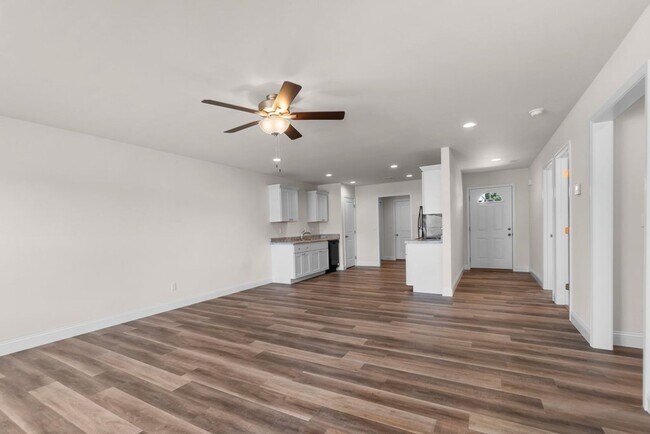 Building Photo - Highland Point Dr 868/870