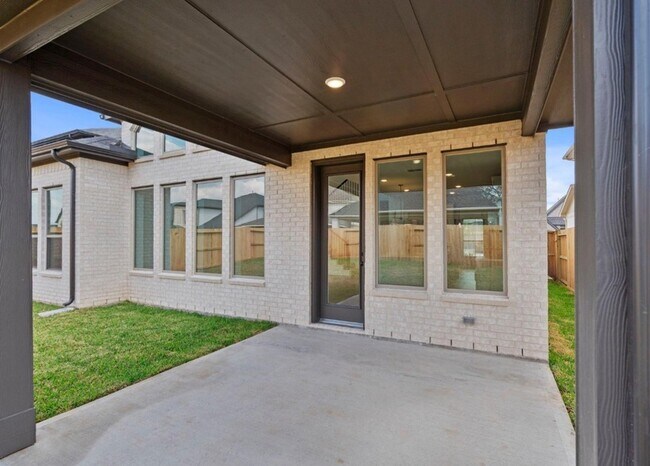 Building Photo - 10919 Spring Wind Dr