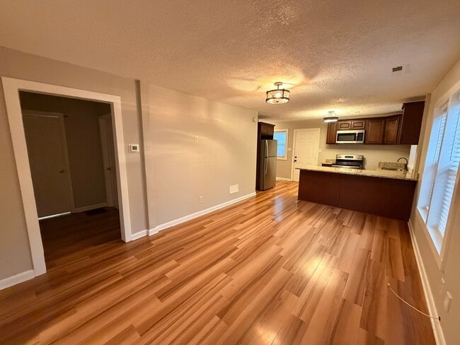 Building Photo - 3 Bed 2 Bath in Hapeville!