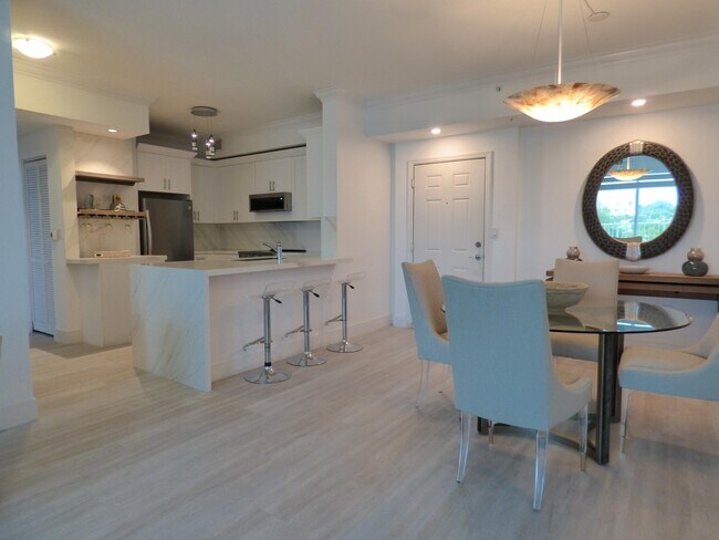 Building Photo - 802 W Windward Way