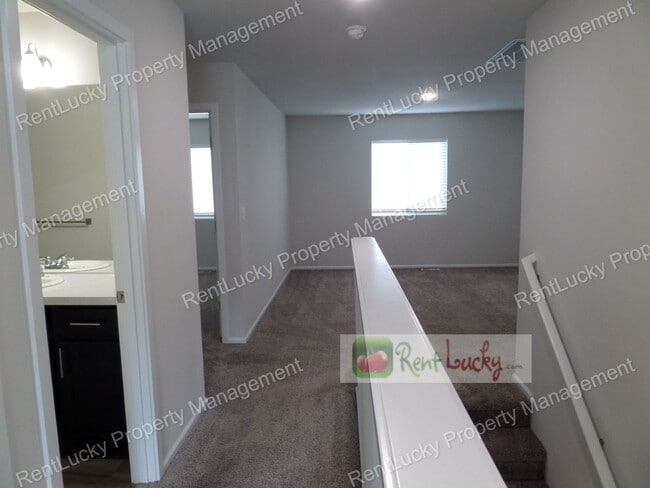 Building Photo - Fantastic 3-Bedroom + Den + Bonus Room Home with A/C in Milton!