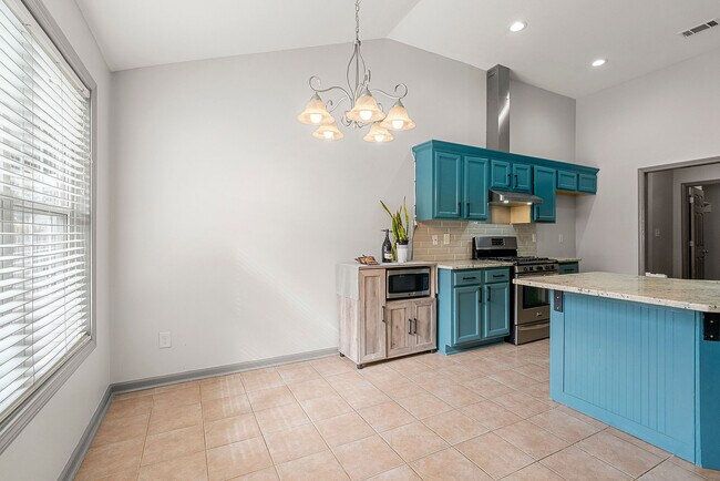 Building Photo - 5160 Oaks Landing Ct