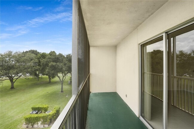 Building Photo - 13250 SW 4th Ct