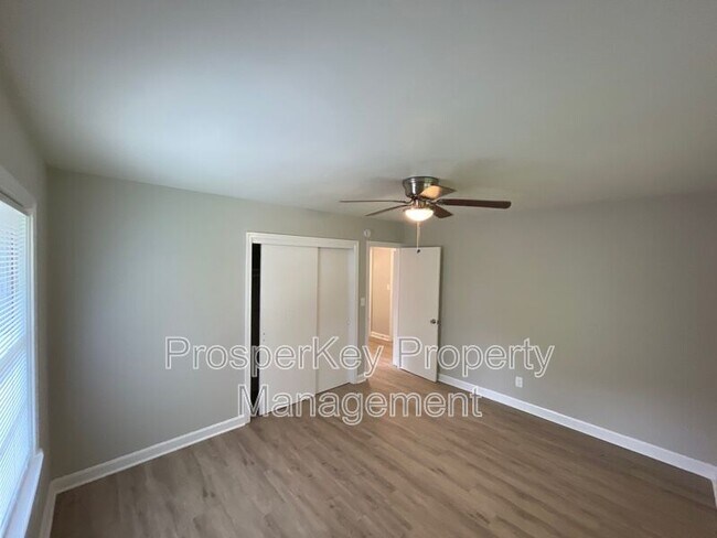 Building Photo - 4555 Hillpine Rd