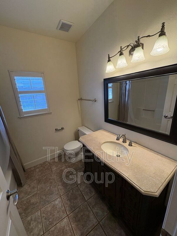 Building Photo - 540 W Birch Ct