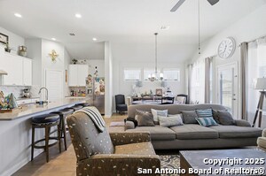 Building Photo - 123 Escondido