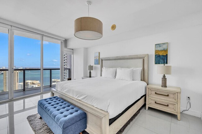 Building Photo - 485 Brickell Ave