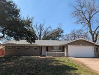 Building Photo - 3204 Phoenix Dr