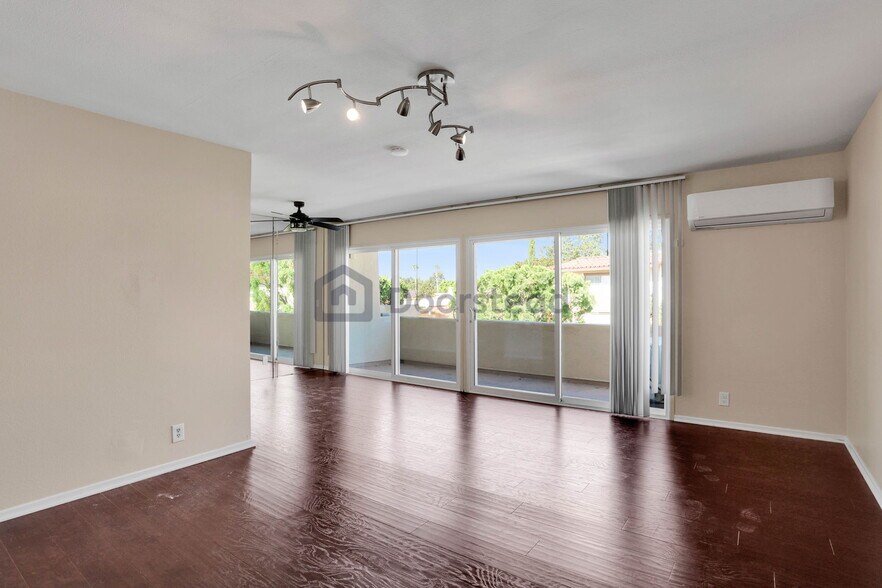 Building Photo - 2317 Eastbluff Dr