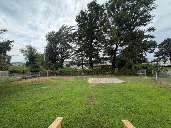 Building Photo - 3912 Pinalto Dr