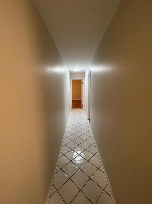 Building Photo - 9533 Schiller Blvd