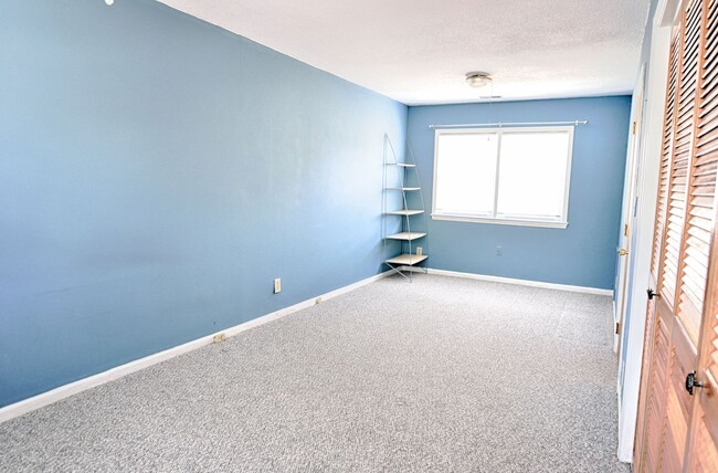 Building Photo - Walkable Carrboro Living — 3BR Home with L...