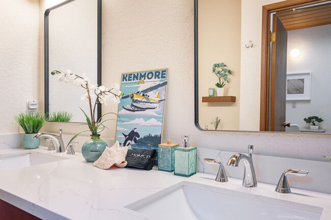 Building Photo - 5504 NE 190th St