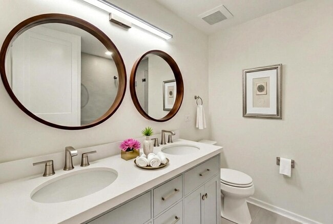 Building Photo - 1209 E Davis St