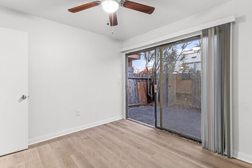 Building Photo - 3032 E 7th St