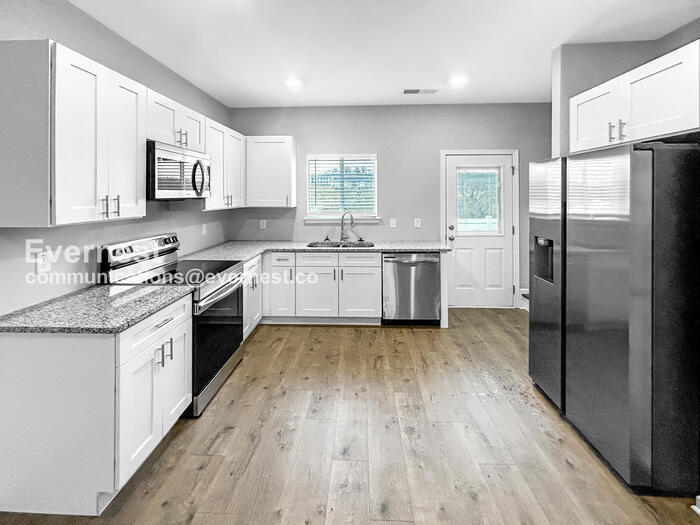 Building Photo - 235 Tara Ct