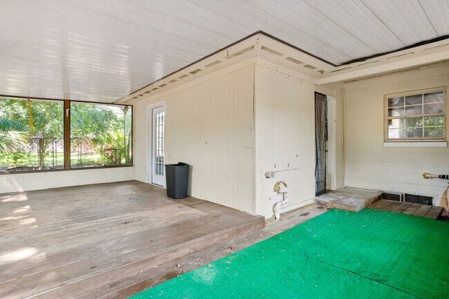 Building Photo - 207 Tonawanda Dr